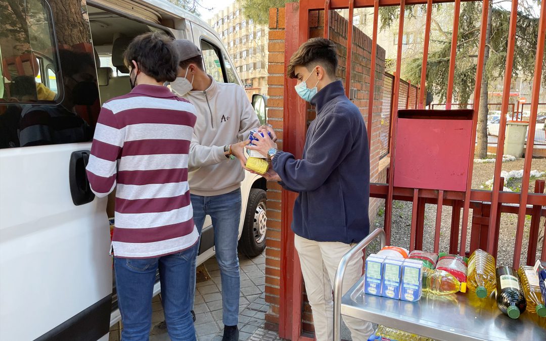 Entrega de Alimentos en Parroquia Nuestra Sra. del Espino