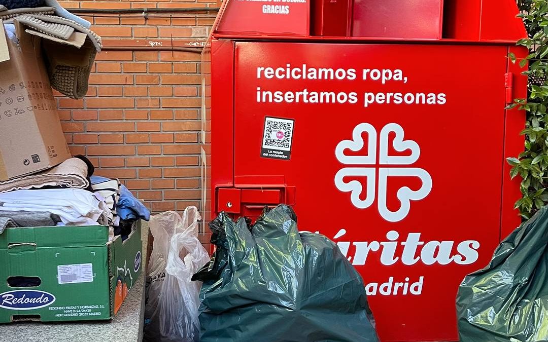 Donación de ropa a Cáritas