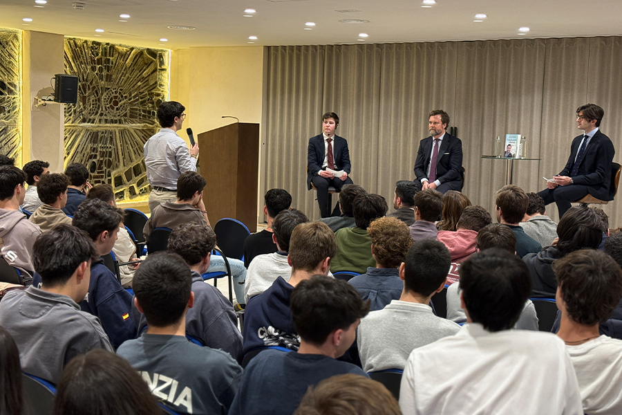 Conferencia Espinosa de los Monteros en el Colegio Mayor Alcalá de Madrid