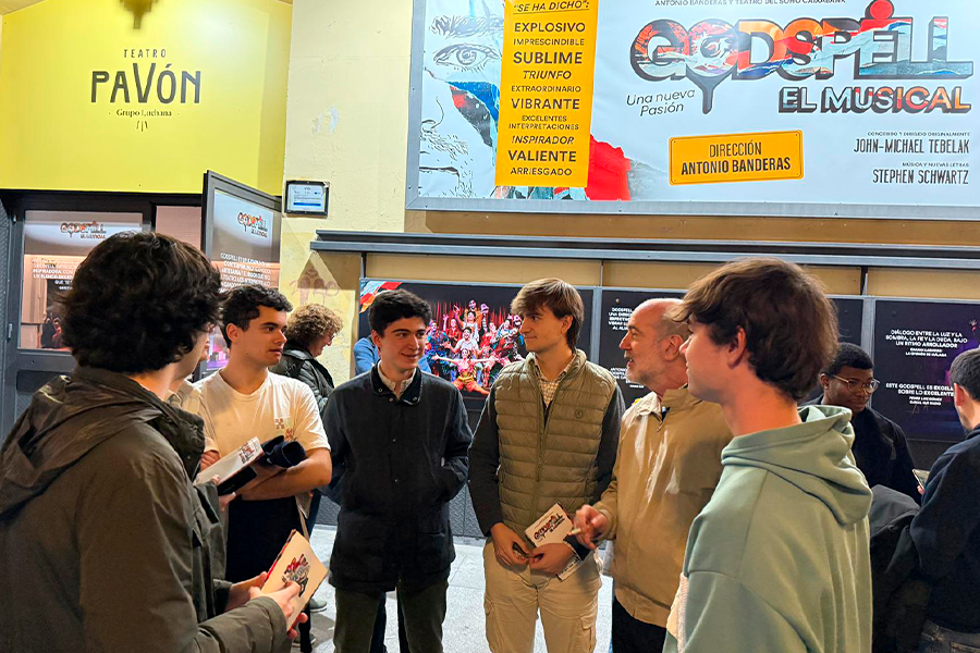 Colegiales del Colegio Mayor Alcalá de Madrid en el Musical Godspell