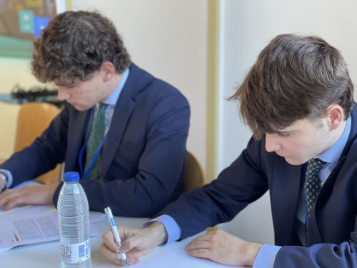 E39FFBBE-8D23-4FF2-BE77-4C3614D21F83